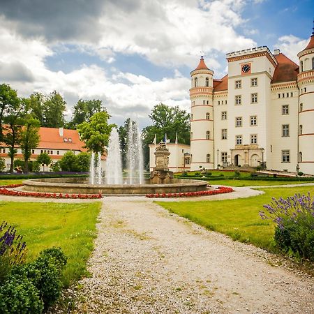 Palac Wojanow Екстериор снимка